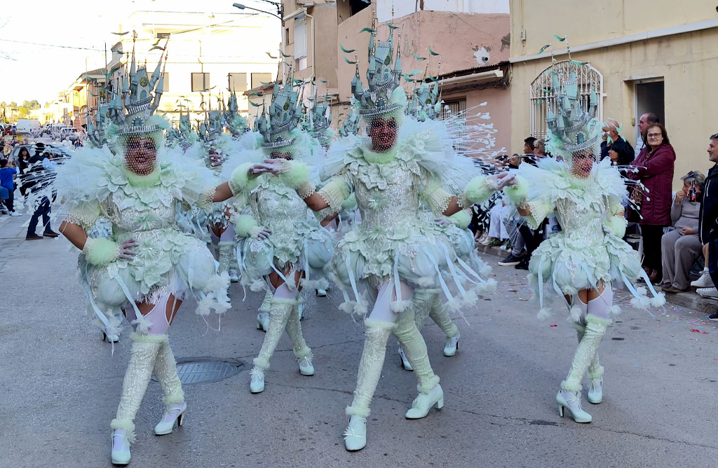 La pe�a Te lo digo Bailando llevar� su fantas�a en Camelot a B�lgica